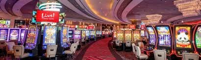 888 hall ကာစီနို KBZPay AYA Pay ဖြင့် ငွေသွင်းငွေထုတ် ပြုလုပ်နေသည့် မြင်ကွင်း